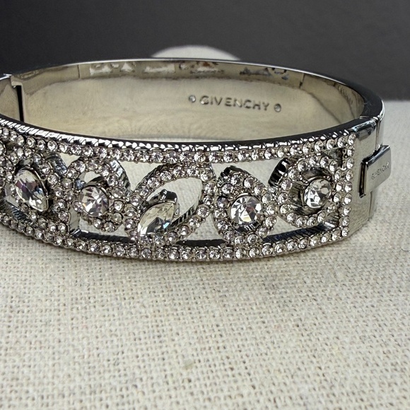 Givenchy Womens Openwork Oval Glass Crystal Silver Tone Bangle Bracelet - Picture 5 of 11